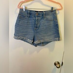 Hollister Ultra High Rise Mom Shorts Button Fly Cut Off / Size 9 / 29